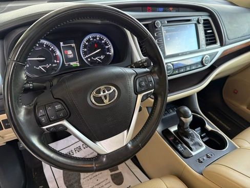 Used 2017 Toyota Highlander Limited AWD/4WD image 27