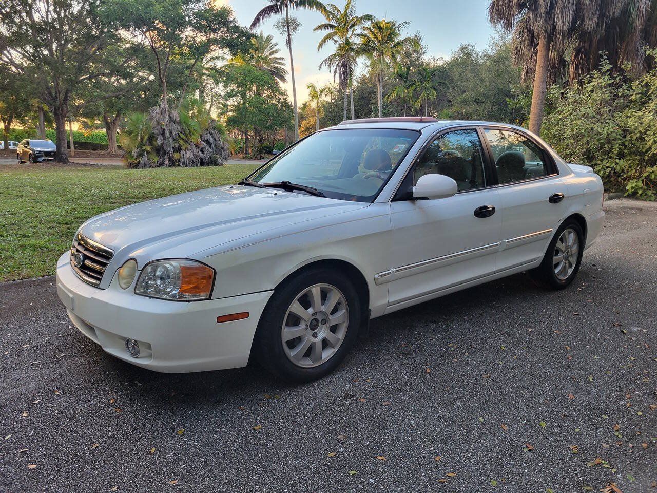 Used 2004 Kia Optima FWD image 3