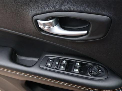 Used 2018 Jeep Compass Latitude w/ Popular Equipment Group FWD image 40