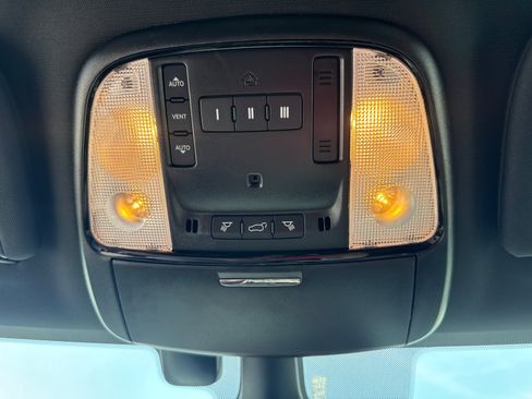 Used 2025 Dodge Durango GT AWD/4WD image 12
