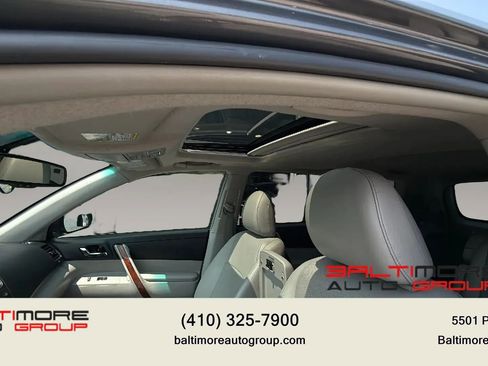 Used 2012 Toyota Highlander Limited w/ Tow Pkg AWD/4WD image 10
