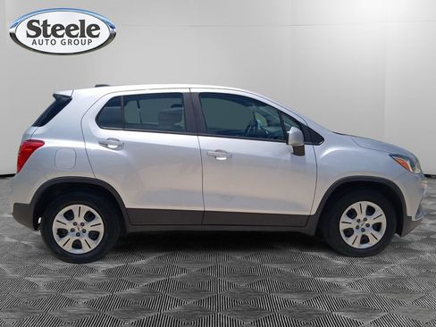 Used 2018 Chevrolet Trax LS FWD image 4