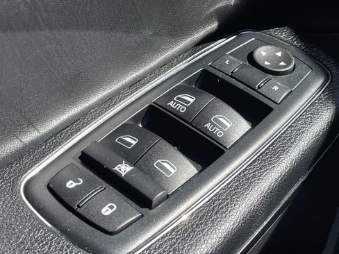 Used 2013 Chrysler 300 S image 16