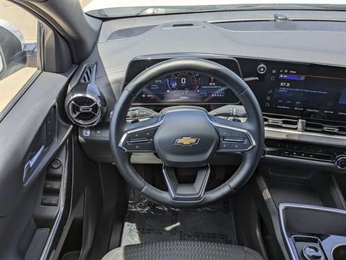 Used 2026 Chevrolet Equinox LT FWD image 16