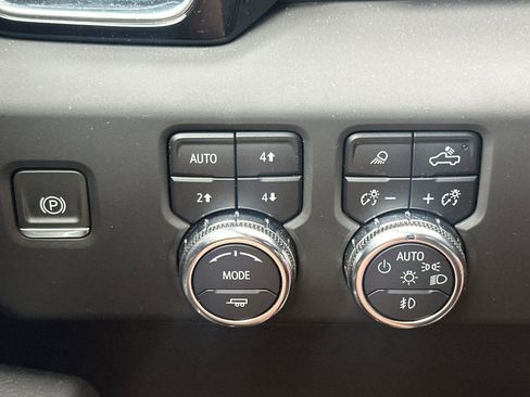 Used 2024 GMC Sierra 1500 Denali AWD/4WD image 40