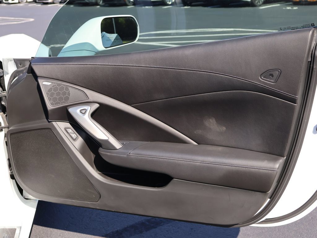 Used 2019 Chevrolet Corvette Stingray Coupe w/ 1LT RWD image 39