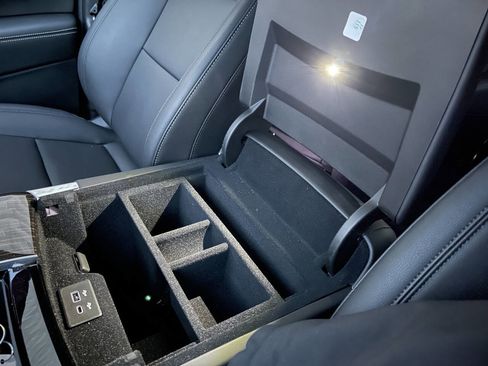 Used 2025 Cadillac Escalade Luxury image 23