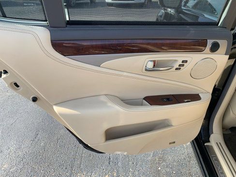 Used 2014 Lexus LS 460 w/ Ultra Luxury Package RWD image 13