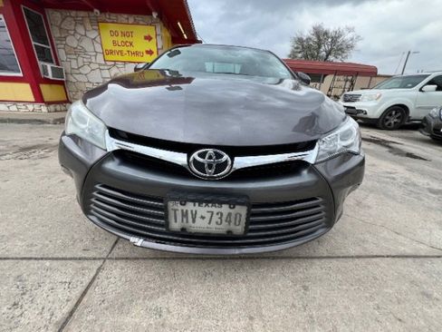 Used 2015 Toyota Camry LE image 16