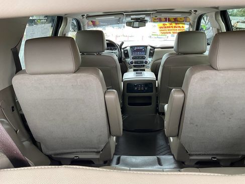 Used 2017 GMC Yukon SLT w/ Premium Edition AWD/4WD image 46