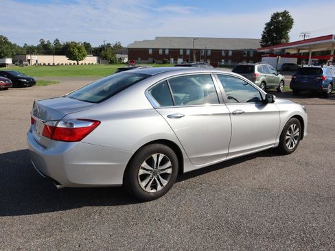 Used 2015 Honda Accord LX image 7