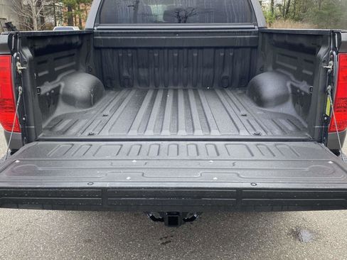 Used 2016 Toyota Tundra SR5 w/ SR5 Upgrade Package image 9