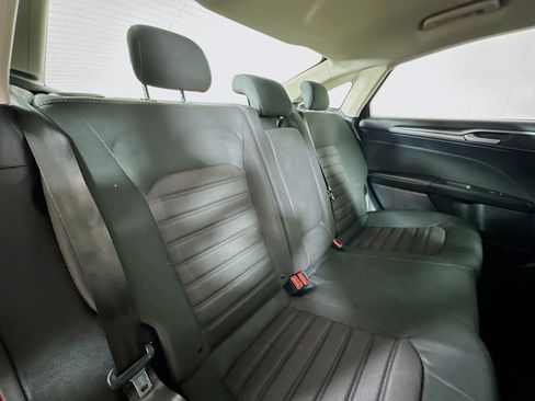 Used 2020 Ford Fusion SE image 24