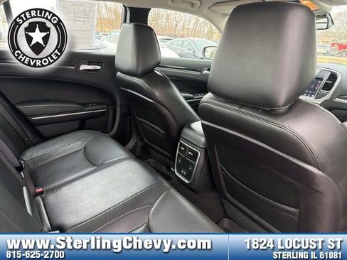 Used 2019 Chrysler 300 Limited image 15