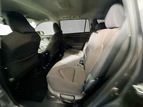 Used 2023 Toyota Highlander LE FWD image 29