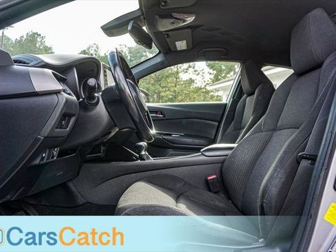 Used 2019 Toyota C-HR XLE image 11