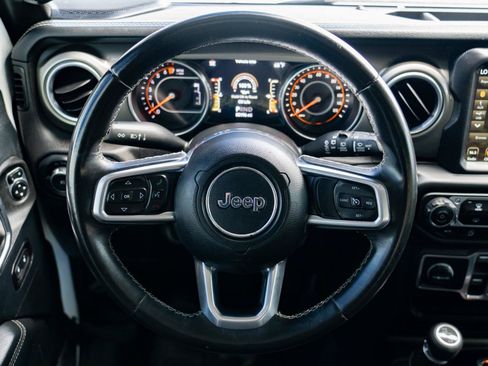 Used 2018 Jeep Wrangler Unlimited Sahara w/ Uconnect 4C Nav & Sound Group AWD/4WD image 14