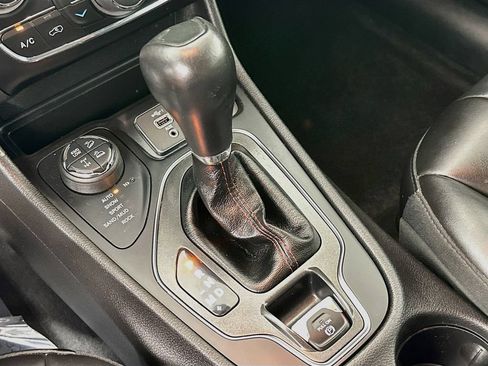 Used 2019 Jeep Cherokee Trailhawk w/ Cold Weather Group AWD/4WD image 22