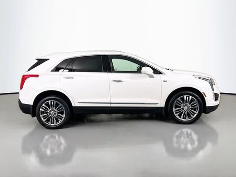 Used 2017 Cadillac XT5 Premium Luxury w/ Driver Assist Package image 9