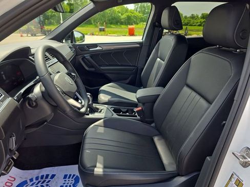Used 2023 Volkswagen Tiguan SE R-Line FWD image 18