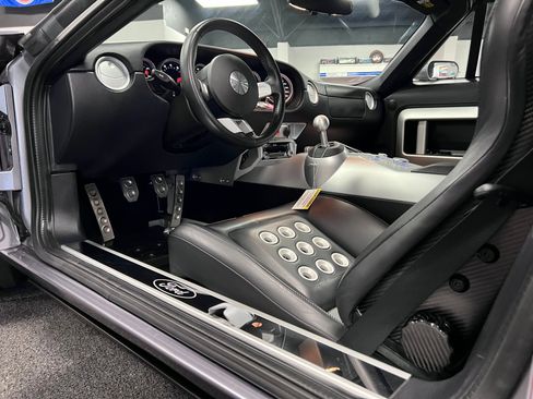 Used 2006 Ford GT image 18