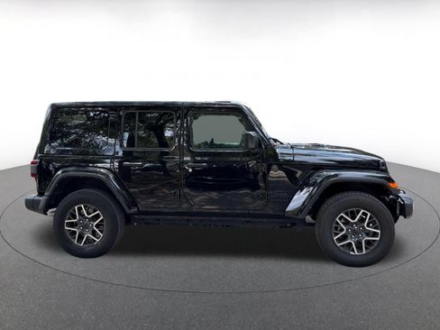 Used 2025 Jeep Wrangler Unlimited Sahara AWD/4WD image 8