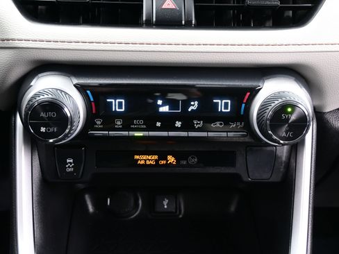 Used 2022 Toyota RAV4 XLE w/ Convenience Package AWD/4WD image 21