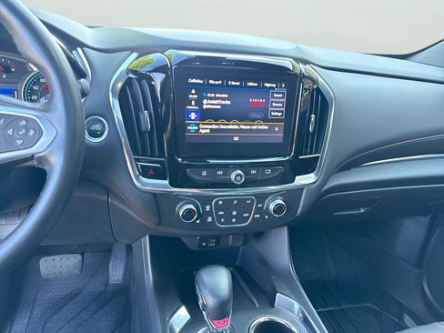 Used 2023 Chevrolet Traverse RS AWD/4WD image 25