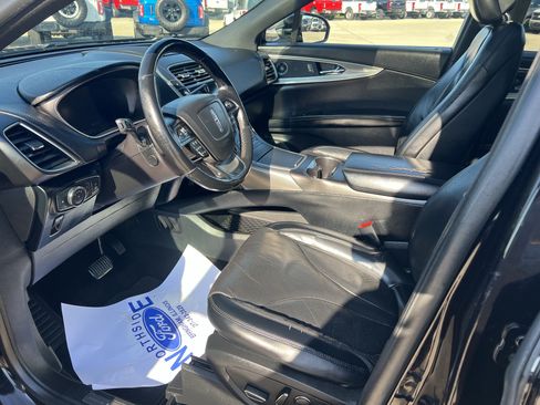 Used 2019 Lincoln Nautilus Reserve FWD image 13