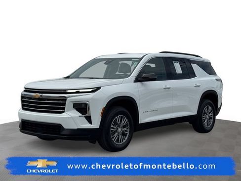 Certified 2026 Chevrolet Traverse LT FWD image 1