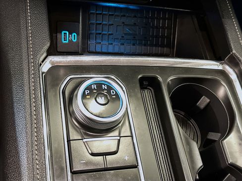 Used 2024 Ford Expedition Max XLT image 25