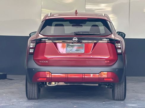 New 2025 Nissan Kicks SR FWD image 4