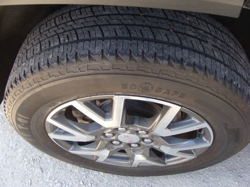 Used 2021 GMC Acadia SLE image 20