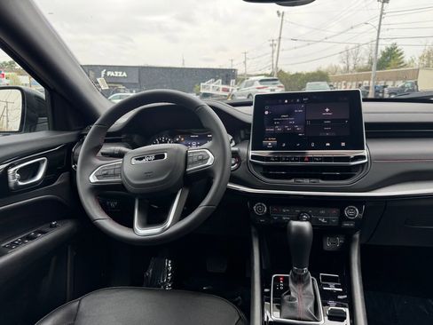 Used 2025 Jeep Compass Trailhawk AWD/4WD image 16