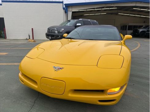 Used 2003 Chevrolet Corvette Coupe 2D w/ Preferred Equipment Group image 3