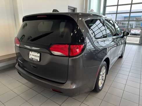 Used 2017 Chrysler Pacifica Touring FWD image 31