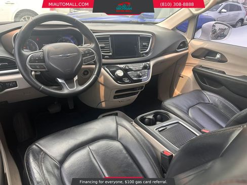 Used 2017 Chrysler Pacifica Touring-L Plus FWD image 10
