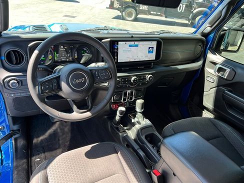 Used 2024 Jeep Wrangler Unlimited Rubicon 4xe w/ Technology Group image 23