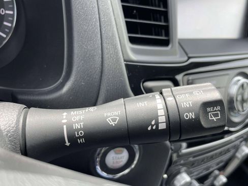 Used 2018 Nissan Pathfinder SV AWD/4WD image 23
