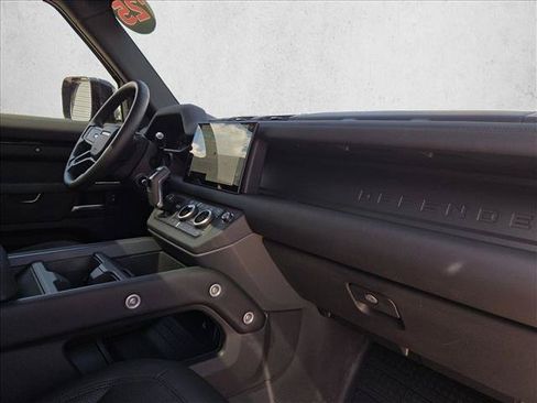 Used 2025 Land Rover Defender 130 X-Dynamic SE AWD/4WD image 23