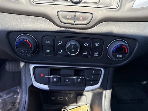 Used 2023 GMC Terrain SLE w/ Driver Convenience Package image 24