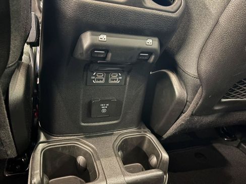 Used 2025 Jeep Wrangler Unlimited Rubicon w/ Convenience Group AWD/4WD image 24