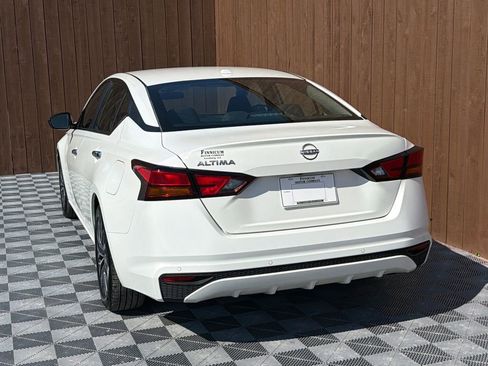 Used 2025 Nissan Altima 2.5 SV image 14