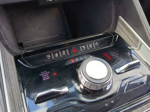 Used 2022 Jeep Wagoneer Series III w/ Flexible Seating Group image 25