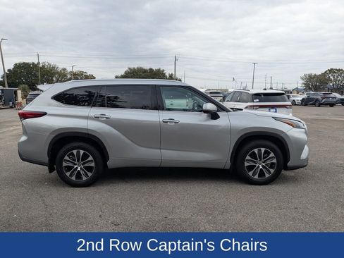 Used 2022 Toyota Highlander XLE image 3