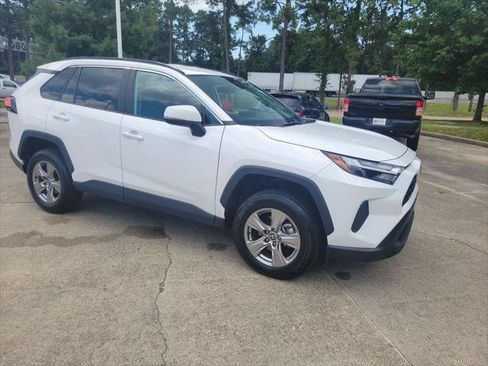 Certified 2025 Toyota RAV4 XLE FWD image 9