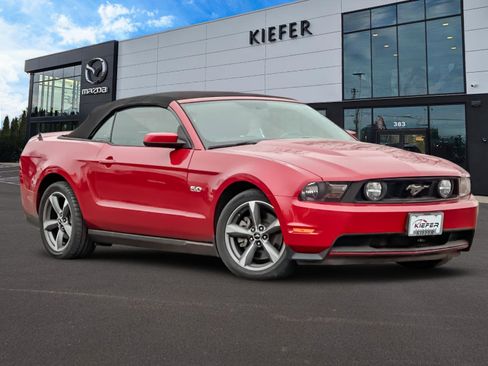 Used 2011 Ford Mustang GT image 2