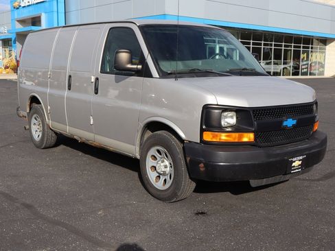 Used 2009 Chevrolet Express 1500 image 2