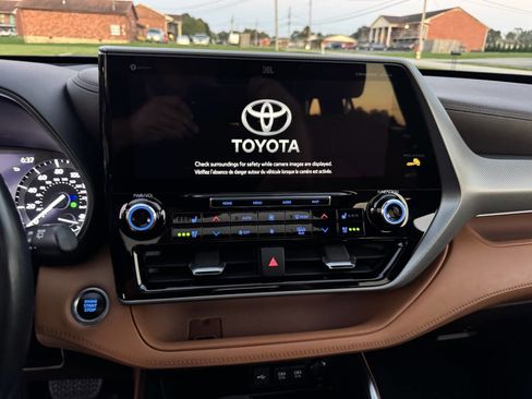Used 2021 Toyota Highlander Platinum image 39