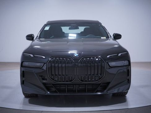 New 2026 BMW 740i w/ Premium Package image 4